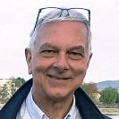 Une image contenant personne, Visage humain, habits, sourire 
Le contenu généré par l’IA peut être incorrect.